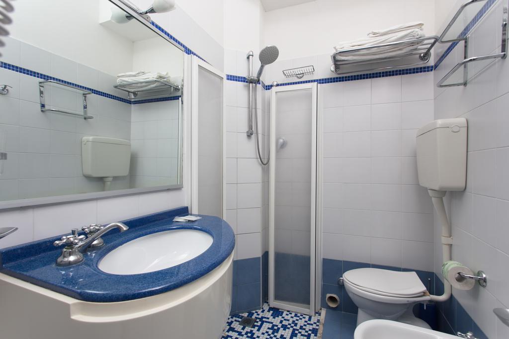 Hotel New Castle Cesenatico Szoba fotó