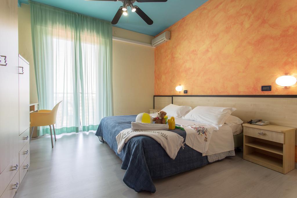 Hotel New Castle Cesenatico Szoba fotó