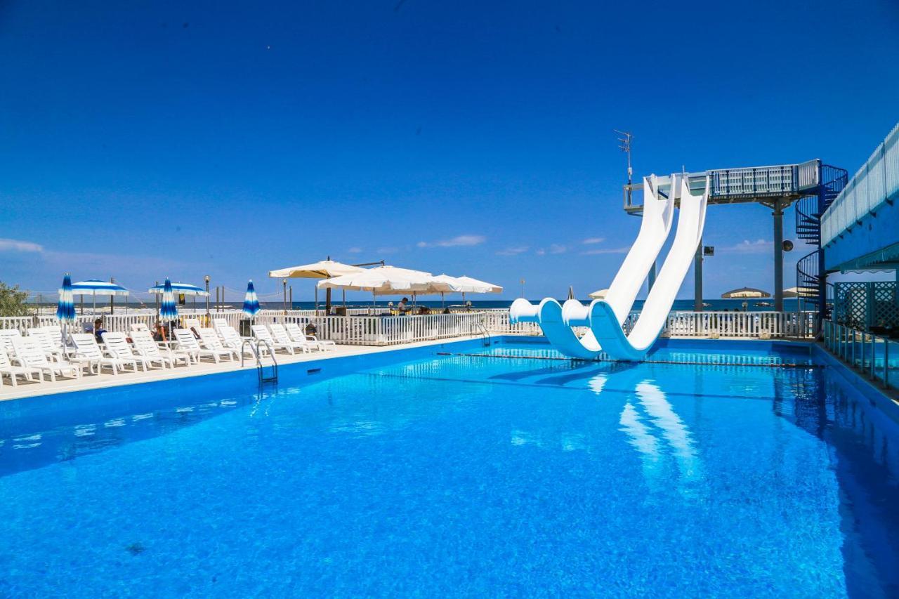 Hotel New Castle Cesenatico Kültér fotó